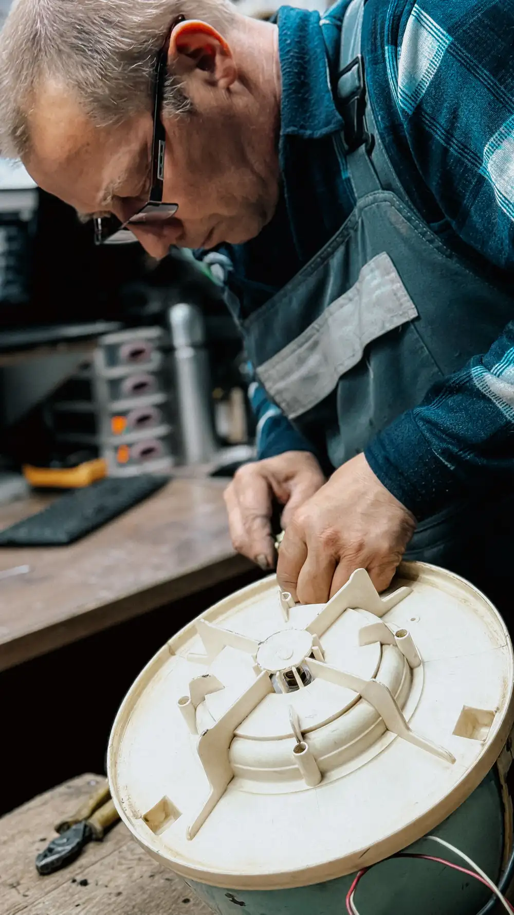 Oven repair technician at work in a Portland kitchen